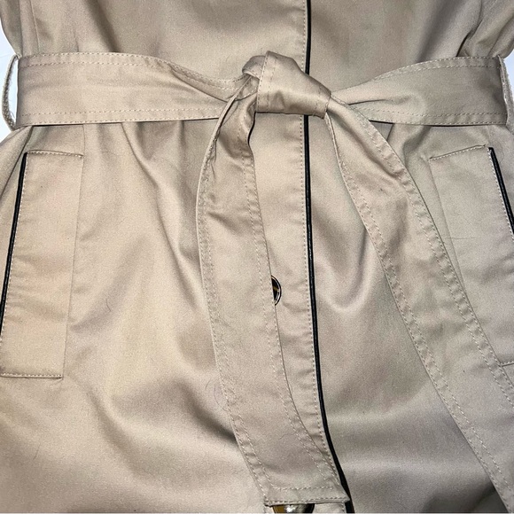 H&M size 6 tan w black trim & lining belted w back overlay button up trench coat - Picture 6 of 16